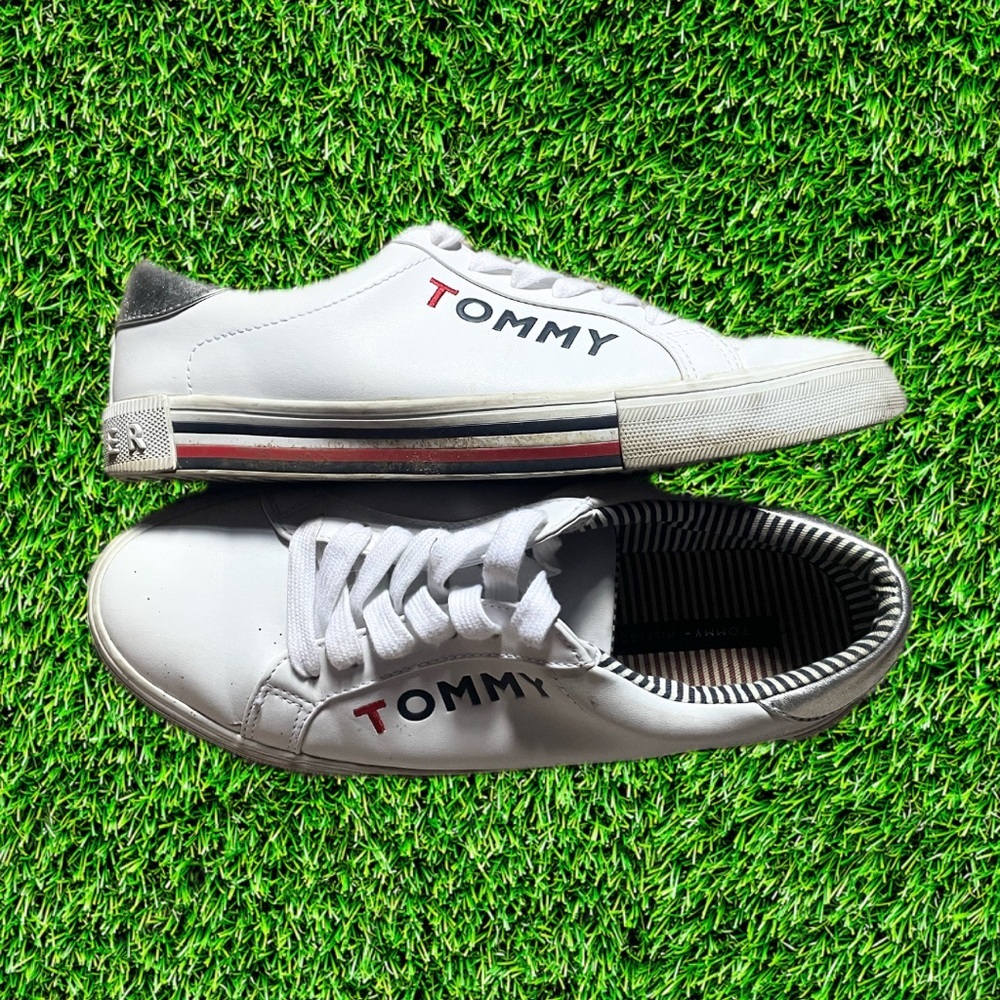 ❤️Tommy Hilfiger White💛 TWKERY Women’s 10 M🚺 Sneakers Used with No Box✅